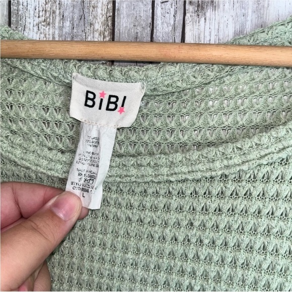 BiBi Green Ruffle Textured Blouse - Picture 5 of 5